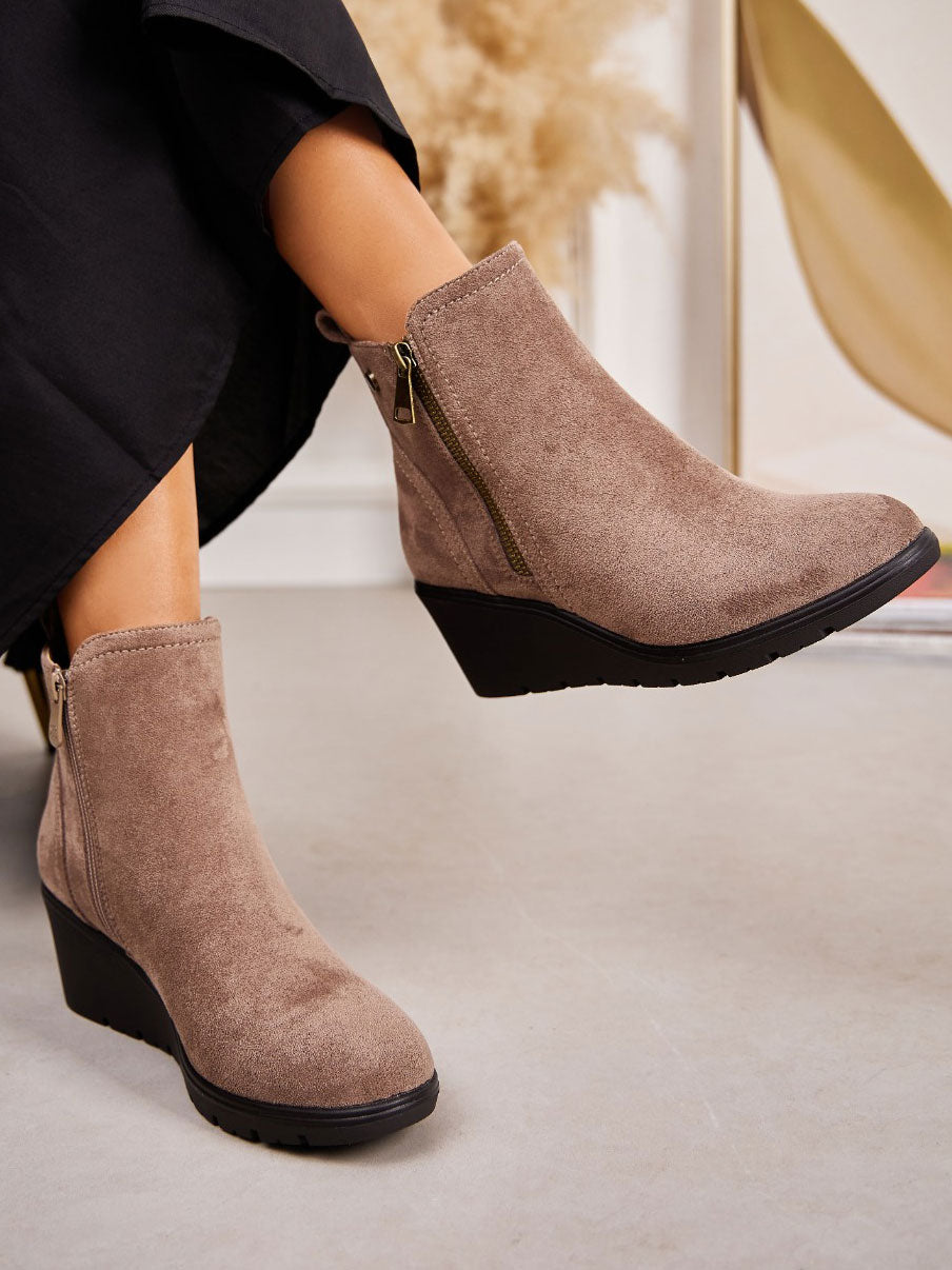 Mattia - Stövlar med blixtlåsdetalj och liten kilklack